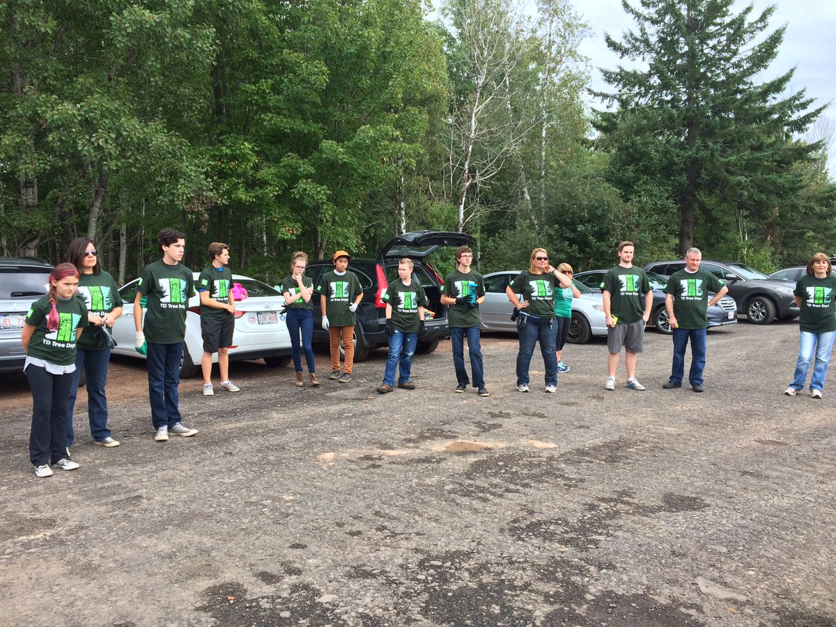 KimNWood_TD's tweet photo. Fantastic turn out of volunteers for #treedays. #millcreekpark @SanaHubaishy @NigelWyles_TD @Sean1965 @TDFEF https://t.co/IzDjsiPGXM