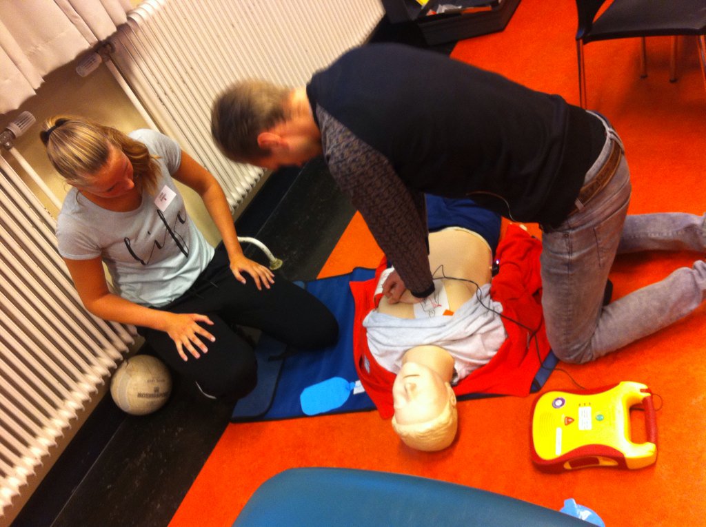 AlferinkMalou's tweet photo. Vanuit @mczflytta cursus EHBSO voor de 'lange leerling sport' begeleid op de @fysiohanze. Succes dit sportseizoen! https://t.co/xxF9jjkVRi