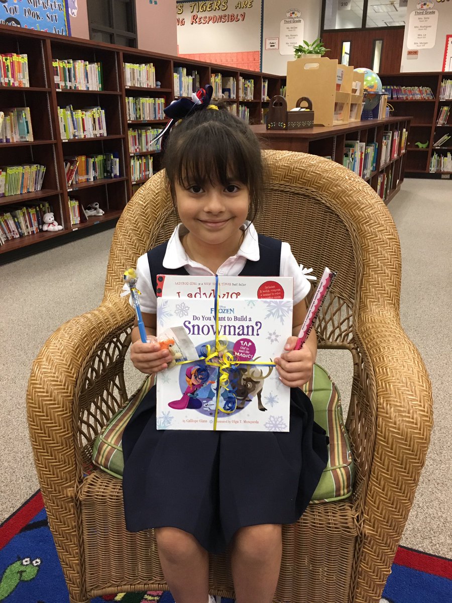 Congrats Sophie on winning the bundle of books for completing your #SummerReading Log! #PreventSummerSlide 🎉📚🎊