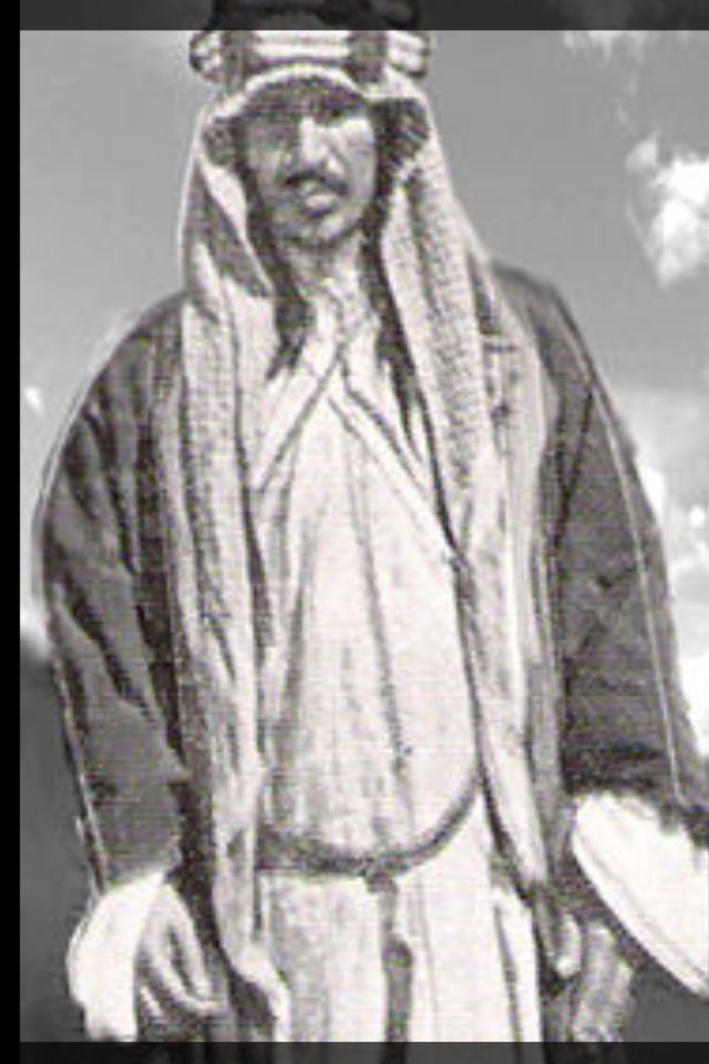 الشيخ ضاري بن برغش بن فارس بن نعيس الطواله الملقب بأخو صلفه له من المواقف النادره في الشجاعه الكثير