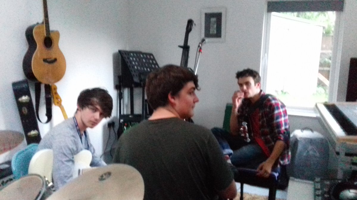 SurcoOfficial's tweet photo. EP RELEASE GIG - 14TH OCTOBER - WATERFRONT STUDIO - NORWICH SOUND AND VISION FESTIVAL

pippin's the best at photos https://t.co/qkCohaJYkj