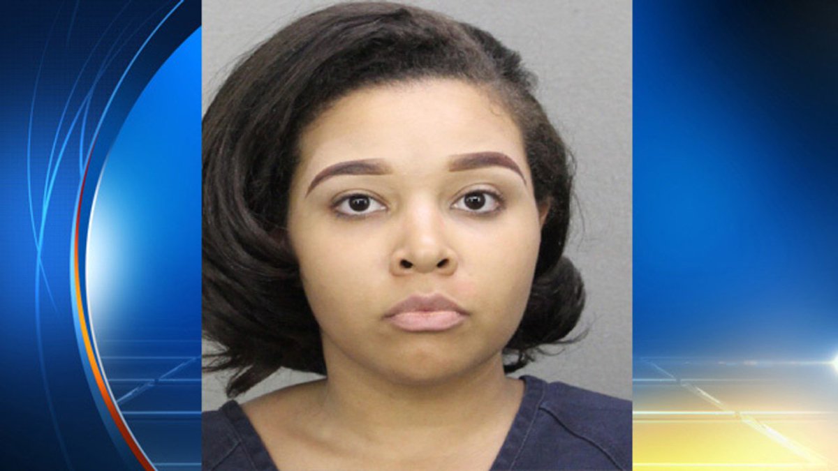 Woman arrested after 16-month-old falls from car in Pembroke Pines bit.ly/2cs7idm?utm_me… https://t.co/zDzNcCKuD3