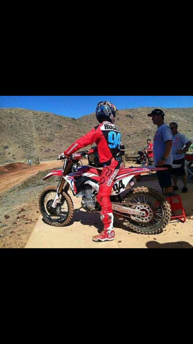 MotocrossDaily_'s tweet photo. Ken Roczen switches to Honda! getting ready for Monster Energy Cup! #KenRoczen #mx https://t.co/UcYbW39xC5
