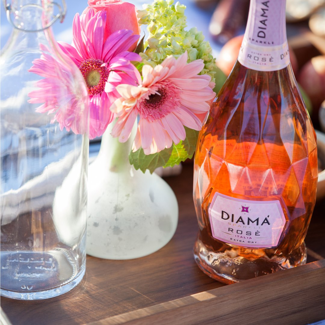 DiamaSparkle's tweet photo. Add a little sparkle to your Tuesday with #DiamaSparkle #Rosé #wine! https://t.co/MeYZQIbb7I https://t.co/rA5sY5CKiG