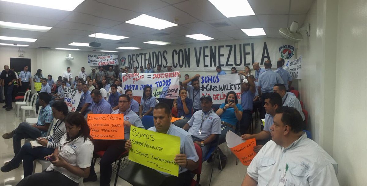 Compañeros de Barcelona movilizados hoy con #GarraResteada en rechazo a los ataques recibidos!!!