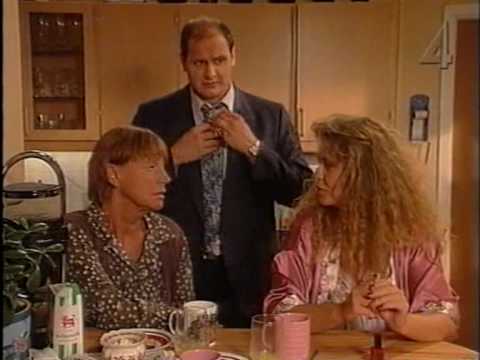 Den 21 september 1994 sänds första avsnittet av Tre Kronor i TV4