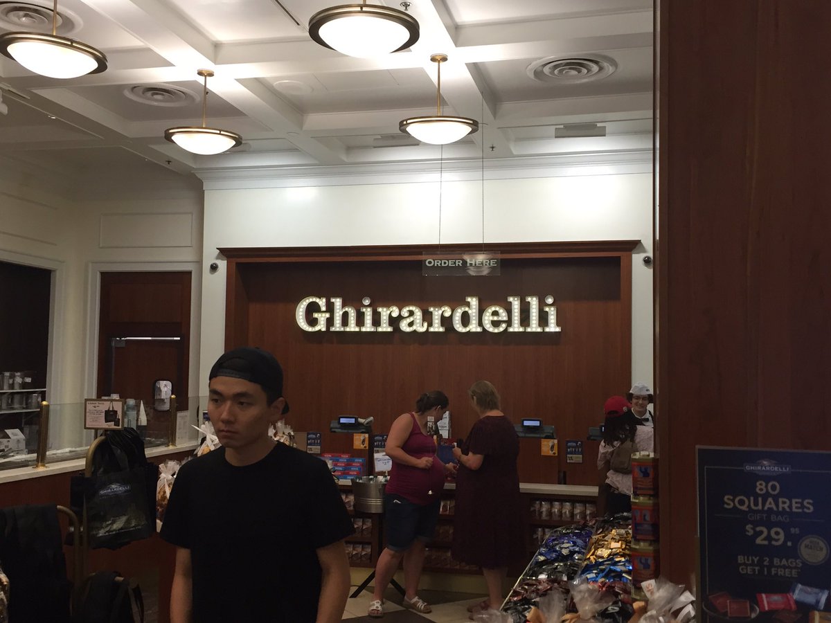 vomitcolors's tweet photo. The taste and smells at Ghirardelli! #MARK310 https://t.co/NOzhRw7VDK