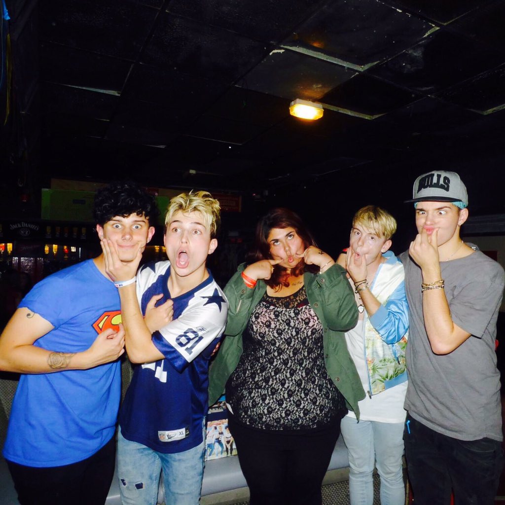 Dalynda_Rabu's tweet photo. @RoadTrip3000 #TrueRoadie HERE FROM THE START ♥️ https://t.co/7H7uDjkpa9
