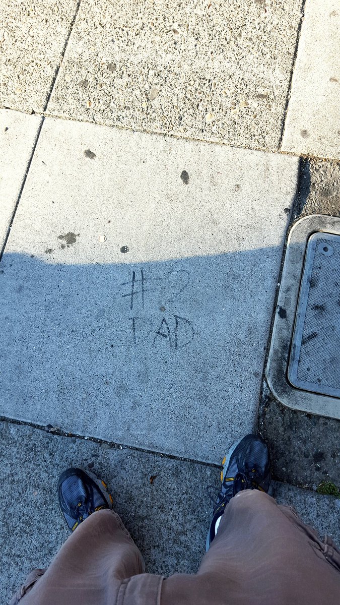 IgnisHB's tweet photo. Someone's tagging me on the sidewalk. #2dad https://t.co/naWDJLfroI