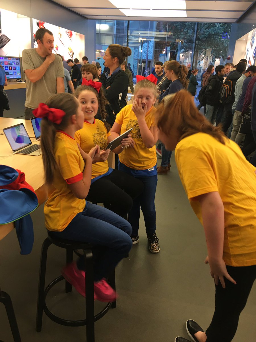 445liverpoolGG's tweet photo. Guides and TSS really enjoyed tonight's visit to @Liverpool_ONE @Apple store! #bigthanks #girlguiding #communicatorbadge https://t.co/JN5KV74Hnu