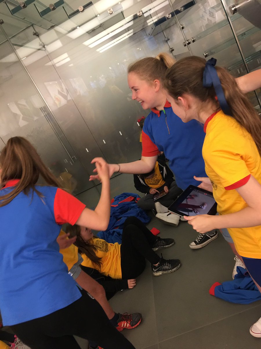 445liverpoolGG's tweet photo. Guides and TSS really enjoyed tonight's visit to @Liverpool_ONE @Apple store! #bigthanks #girlguiding #communicatorbadge https://t.co/JN5KV74Hnu