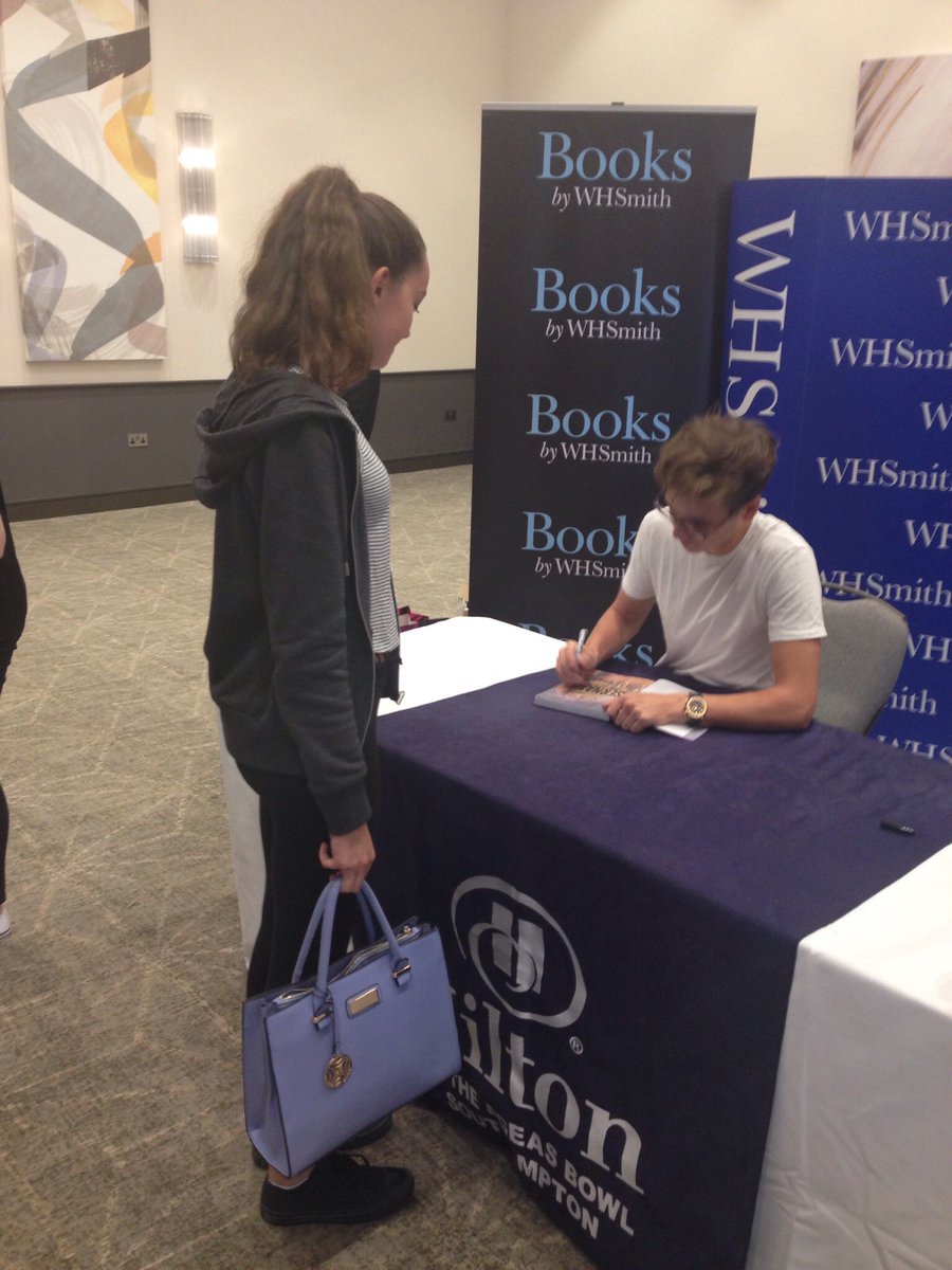 mia_18_x's tweet photo. Probably the best day of my life ✨😆 @Joe_Sugg https://t.co/gXuxyG1QR7