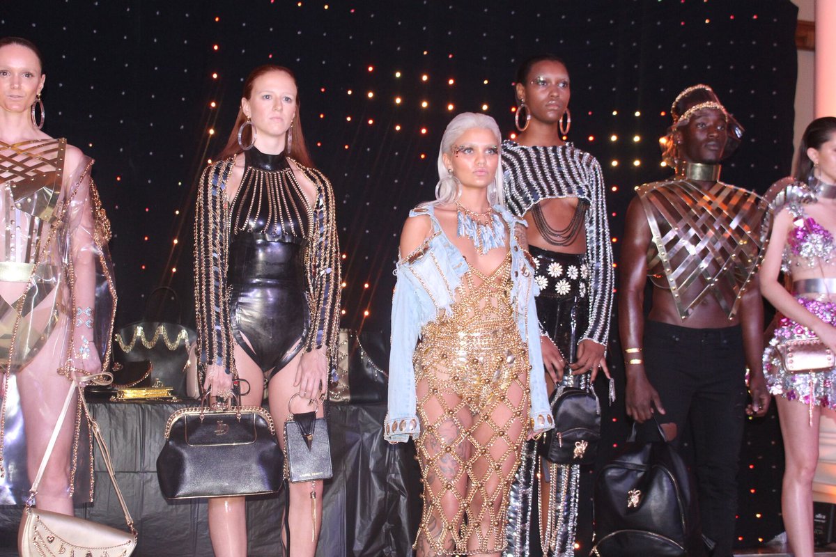 TheAmbitionista's tweet photo. .@Laurel_DeWitt's collection was cool, edgy, and metallic at #NYFW PC: @TreyonnaDesha #BBNYFW #PRvein https://t.co/17QlQOO2w6