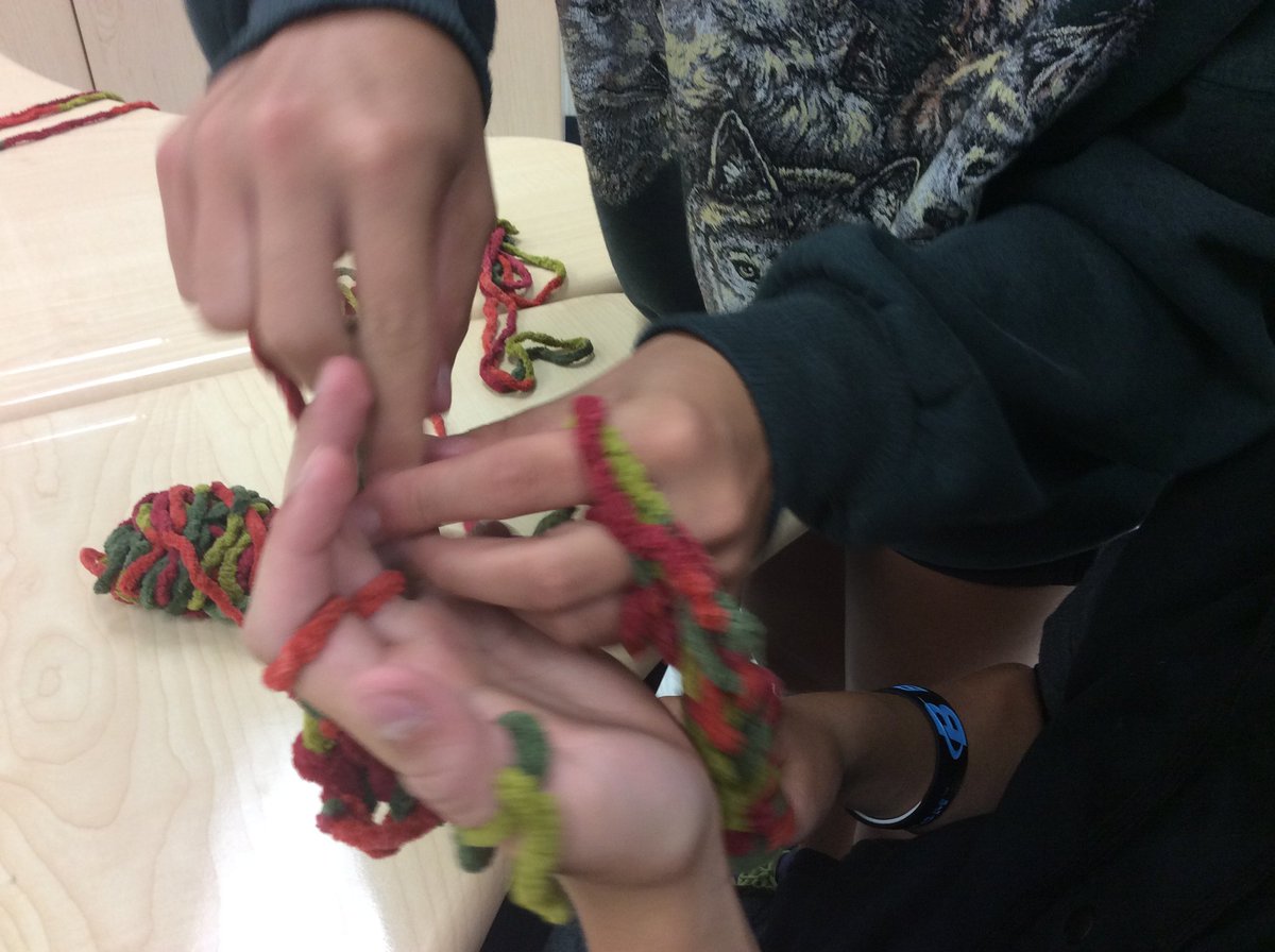 👍 Great seeing 👀 peer tutors @hillsidehornet helping classmates learn! Can this become a rich Patterning question? <a href="/PeelSchools/">Peel District School Board</a> #engagemath