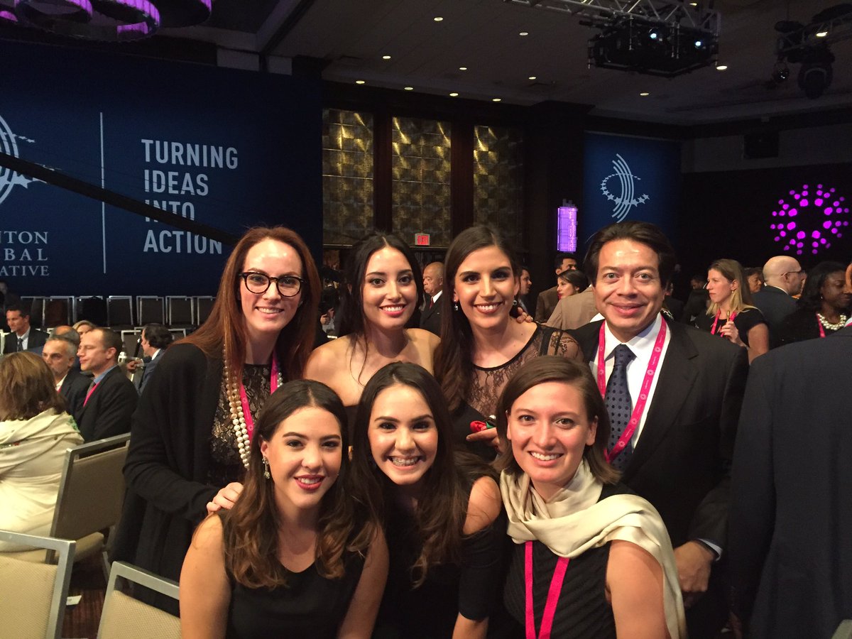 hultprize's tweet image. Team @protrashco with Senator Gabby Cuevas &amp;amp; Senator Mario Delgado of Mexico @hultprizemx #hp16 #cgi2016