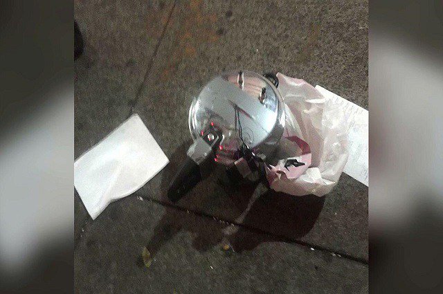 newslineEN's tweet photo. NY bombing; two men take the bag, walk the bag and remove bomb https://t.co/6IGHNf9Cu0 https://t.co/pGCpvbee24