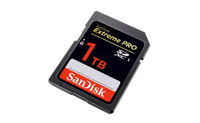 xataka's tweet photo. SanDisk bate su propio récord y prepara la tarjeta SD de 1 TB https://t.co/6pZku5PpmH https://t.co/AcegQWNnk0