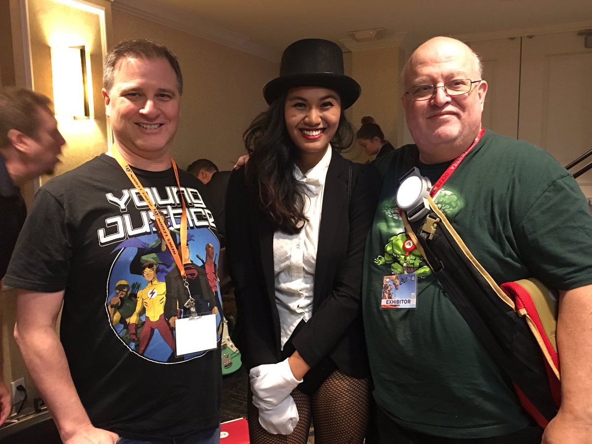 dorkmagiciangrl's tweet photo. still can't believe I met @Greg_Weisman and @PeterDavid_PAD @LongBeach_CC last weekend! #KeepBingingYJ https://t.co/AXTL6Upg44