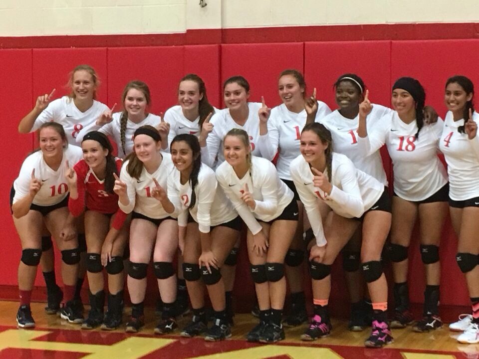 nicoleborkosh's tweet photo. S/o to the best team ever!!! Ily guys so muchβ€οΈβ€οΈπ @TheHawksNest17 @troy_athens #webeatTC https://t.co/xeUWfgwOdB