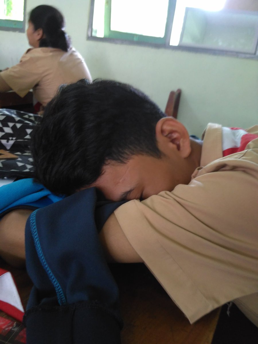 DIXNEUFDELA2017's tweet photo. Sob ulangan sob, jangan tidur @AlviIllyas https://t.co/oxP04hyMlD