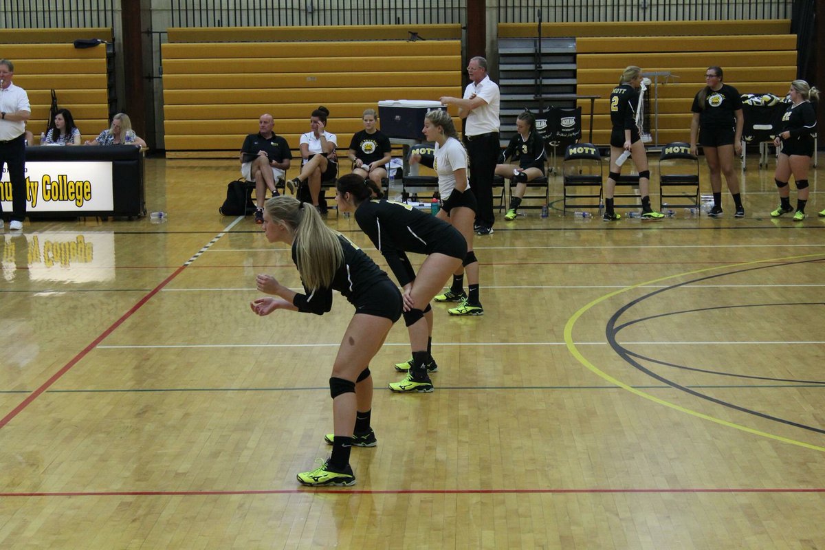 bethanyylynnnn's tweet photo. 🏐💛 https://t.co/Wnel3eQscs