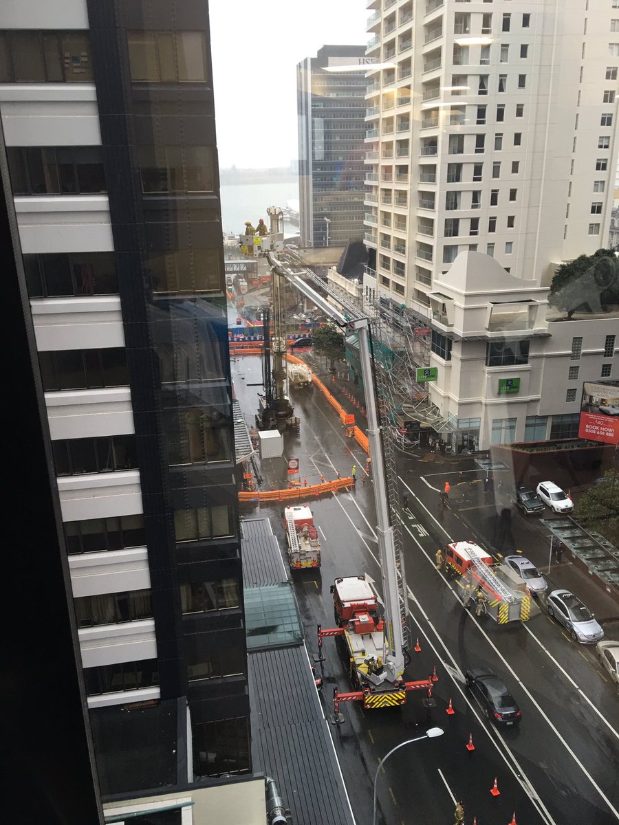 saraserville's tweet photo. Yo Twitter, anyone know what all this is about? #auckland #firecrane https://t.co/xLb8Xo6n5u