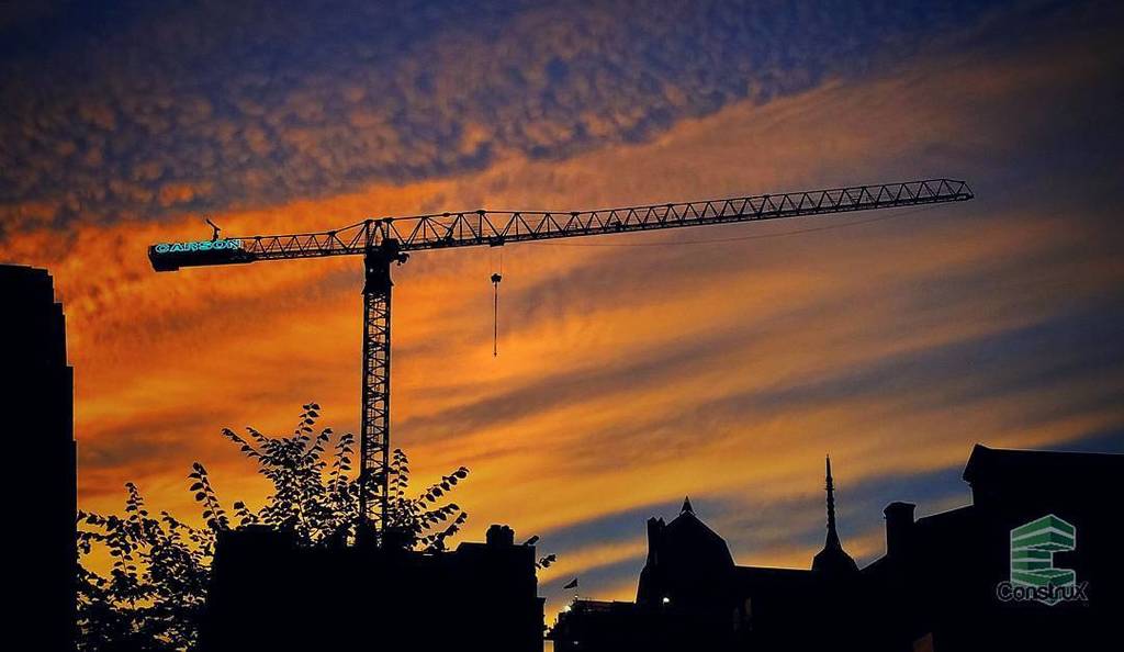GoConstrux's tweet image. #Sunset backdrop with a Carson Concrete Corporation crane. #SayThatFiveTimesFast #CarsonCo… bit.ly/2cBH9Xi