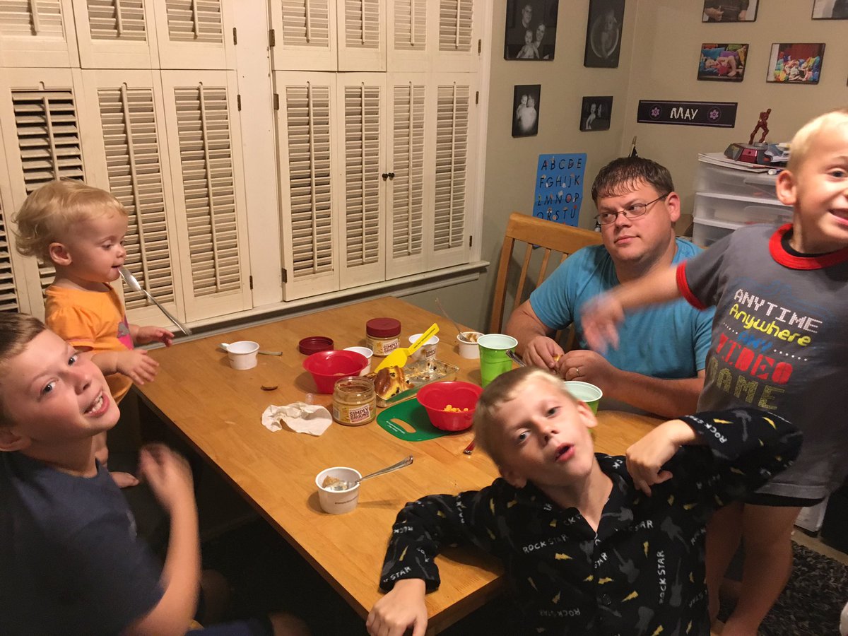 ParchmentMommy's tweet photo. #simplygroundparty with my peps. #sponsored https://t.co/Mxe9xxfxnf