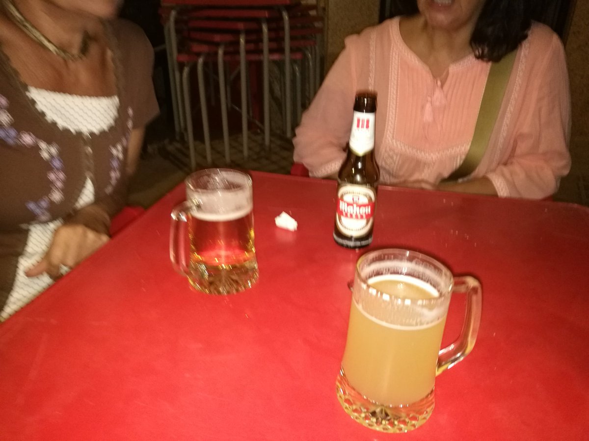 Teatrerana's tweet photo. Lo mejor de los ensayos son las cervecitas de después. https://t.co/SAzqG60GBD