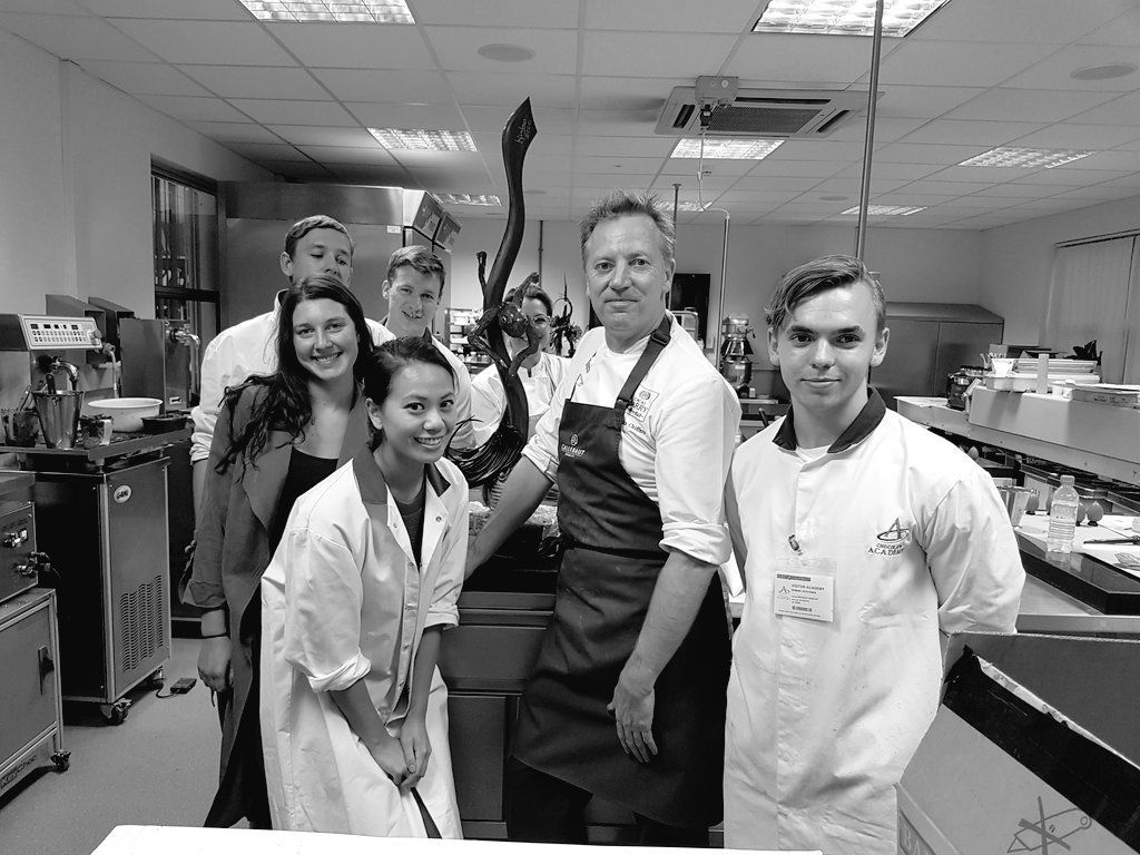 MartinChiffers's tweet photo. JOB DONE 10Q #UKJCM @SamirKazemzadeh @ChocAcademyBev @juleschoc @DomHutchings @gabriellacugno #chocolateshowpiece #ChocolateSculptors #class https://t.co/rXysax66wO
