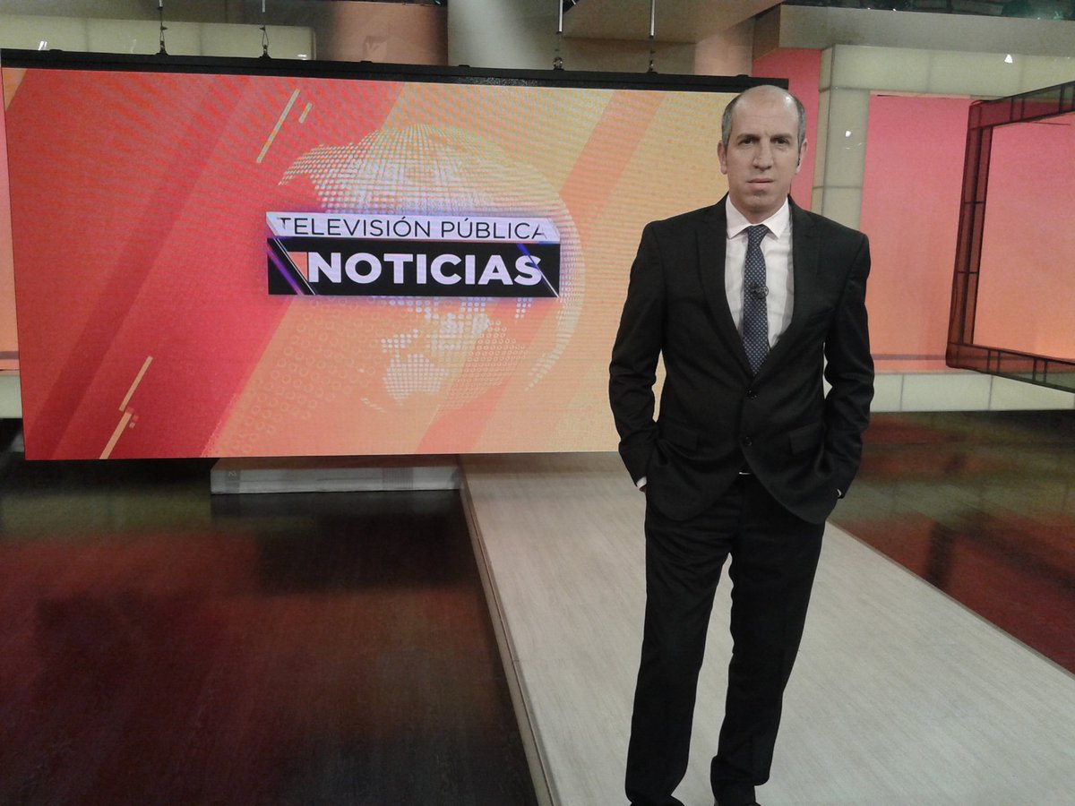 romaniucht's tweet photo. Ya venimos con #noticentral de @TV_Publica.Mis amigos de @LeBonMarcheBA como siempre me visten de primera!Gracias! https://t.co/8MAnfV3jpw