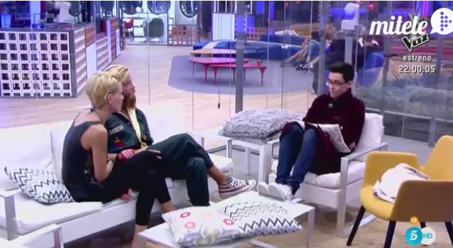 Apnita_'s tweet photo. Hijo, tenemos que hablar contigo, nos vamos a divorciar #Limite2GH17 https://t.co/V2mGYHmW7q