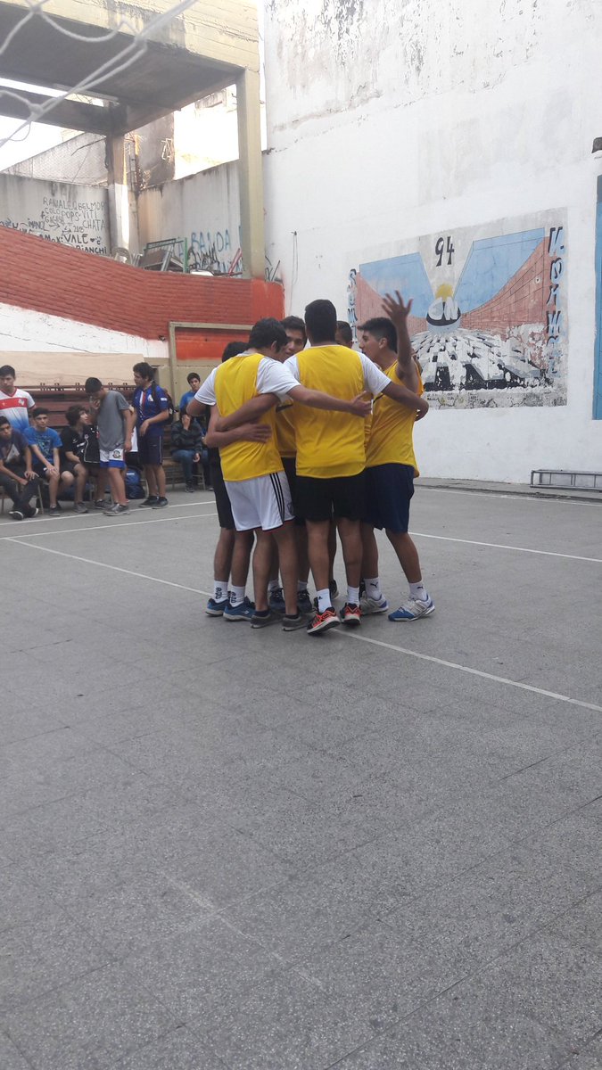 CeeComercio1's tweet photo. [VOLEY MASCULINO]
#ComercioUNO        | 2
#EgresadosNormal  | 1

Le ganamos a los Egresados en un partidazo!! 💚💛💚 https://t.co/pv96hHOXSE