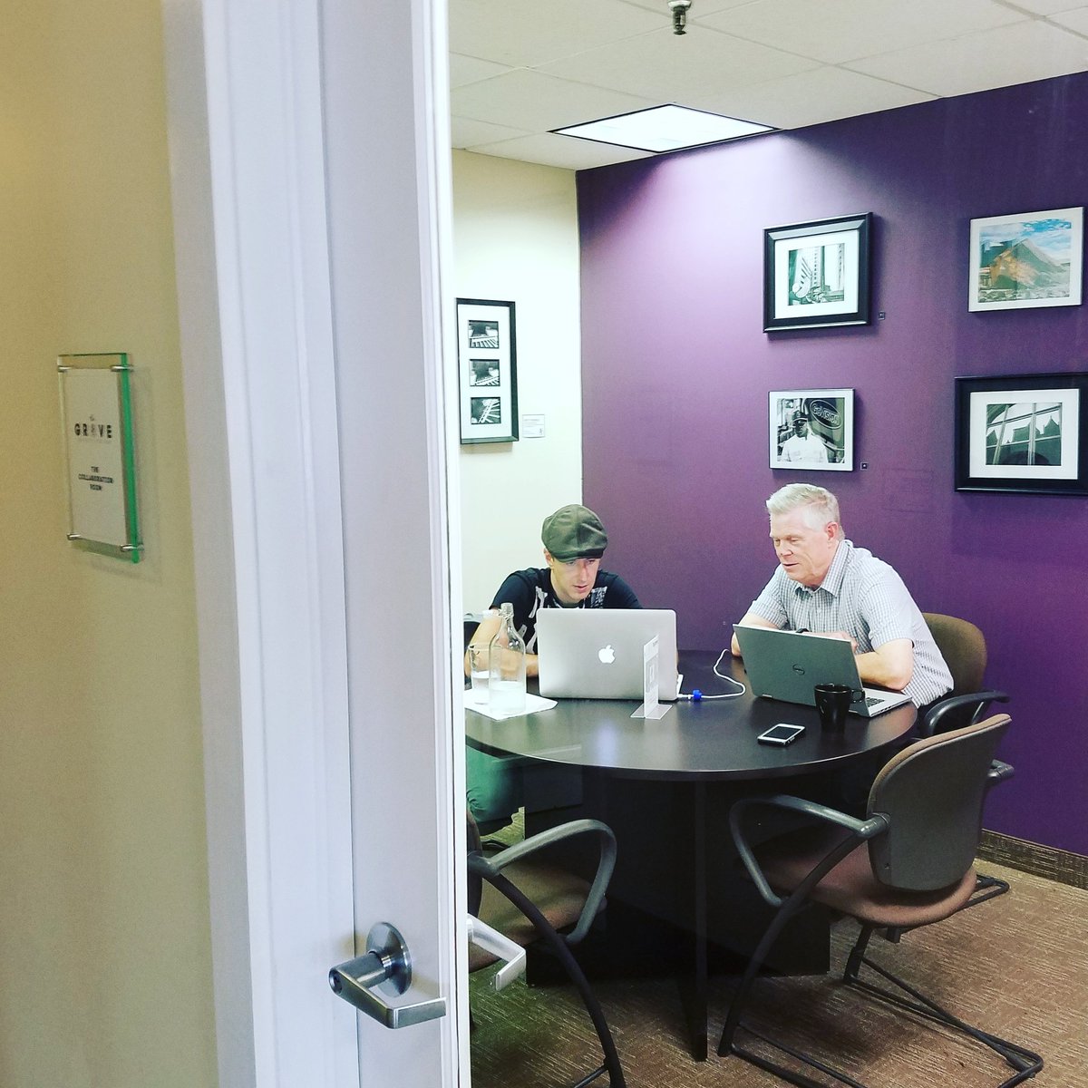 TheGroveDallas's tweet photo. Scene from our #Collaboration Room: no better place for your biz to #collaborate these days! #DowntownDallasTx #SocEnt #gogrovergo #startups https://t.co/IATlmbXFsJ