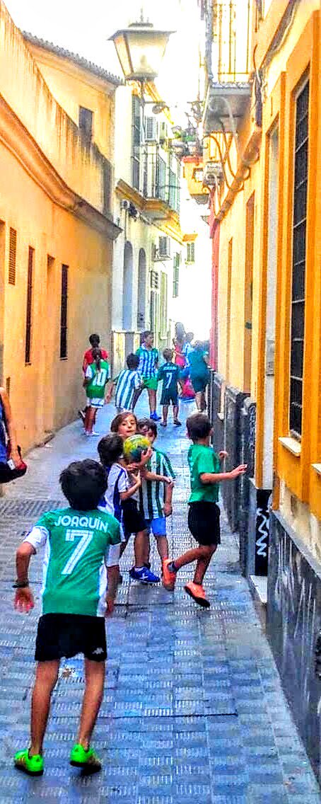 AtilaLadinsky's tweet photo. Las injusticias no hacen más q sellar un amor eterno
No todos tienen la suerte d los elegidos
#ElGranRobo @RealBetis https://t.co/9hfMOEDPLn