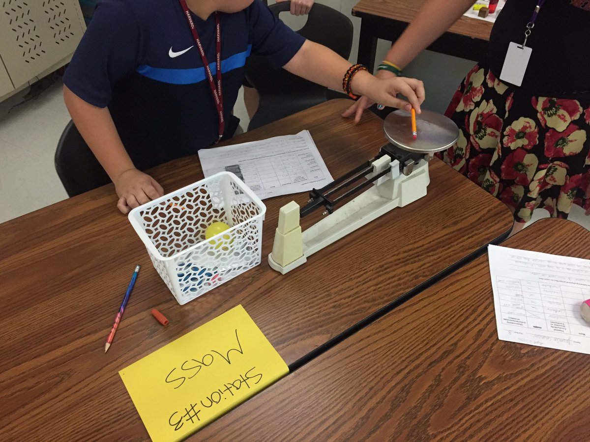 GLechler's tweet photo. Hands on Science and small group reading at BMS...way to shine!π#bisdconnect #bmswired https://t.co/oEcy7kIIJY