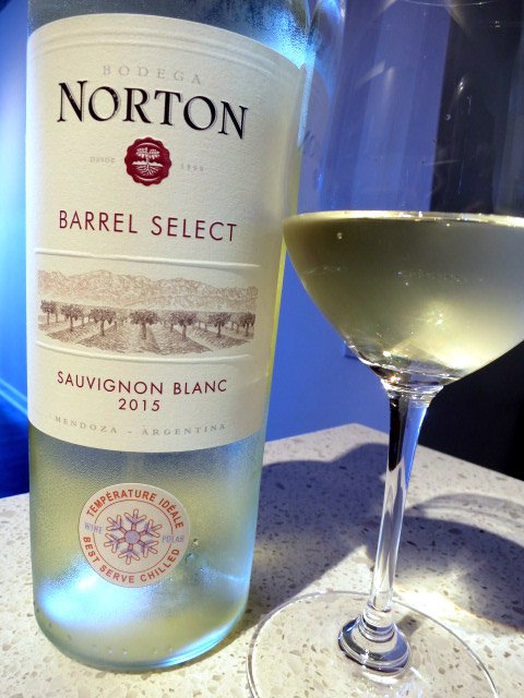 cono_sur's tweet photo. Tonight's #wine has #PolarTechnology: https://t.co/3g035YljD4 @BodegaNorton @winesofarg #Argentina #SauvBlanc https://t.co/HZ9QPS7GNE