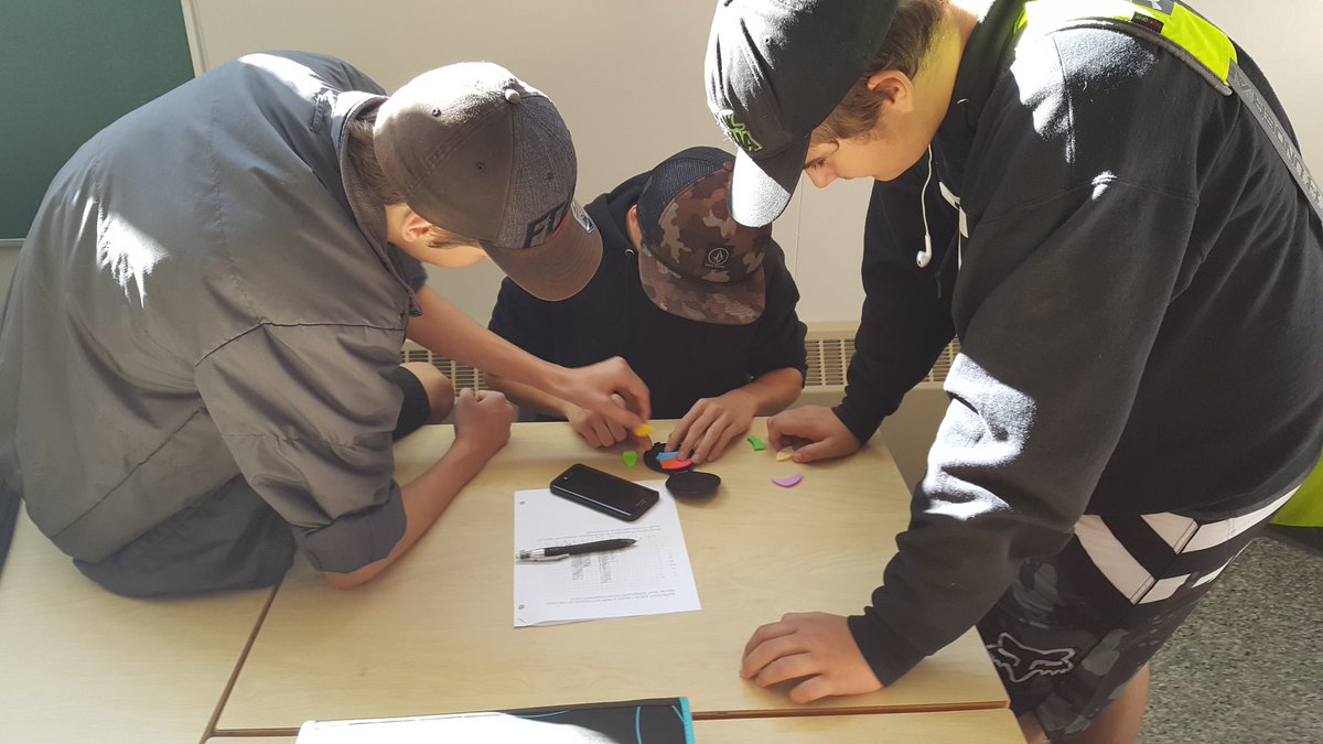 danicarhardy's tweet photo. Students intensely working on logic puzzles as an additional activity after reg class work. #thinking #22learns @BloomSecondary https://t.co/tZkoxq6A6c