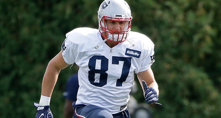 PATRIOTSdotCOM's tweet photo. #PatriotsPractice Notes: Uncertainty remains with Gronkowski, Garoppolo
READ: https://t.co/jMTl45UrOa https://t.co/Z6W1I2yUcA