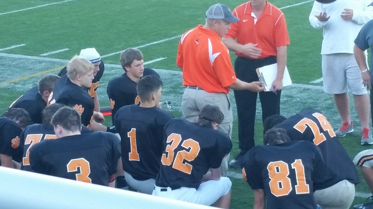 Mrs_Beau_Outlaw's tweet photo. #inthegame #goodpeople #macatigers @MorrisMNschools @MACAFootball @MorrisActivitie https://t.co/kfEC8JNtvQ