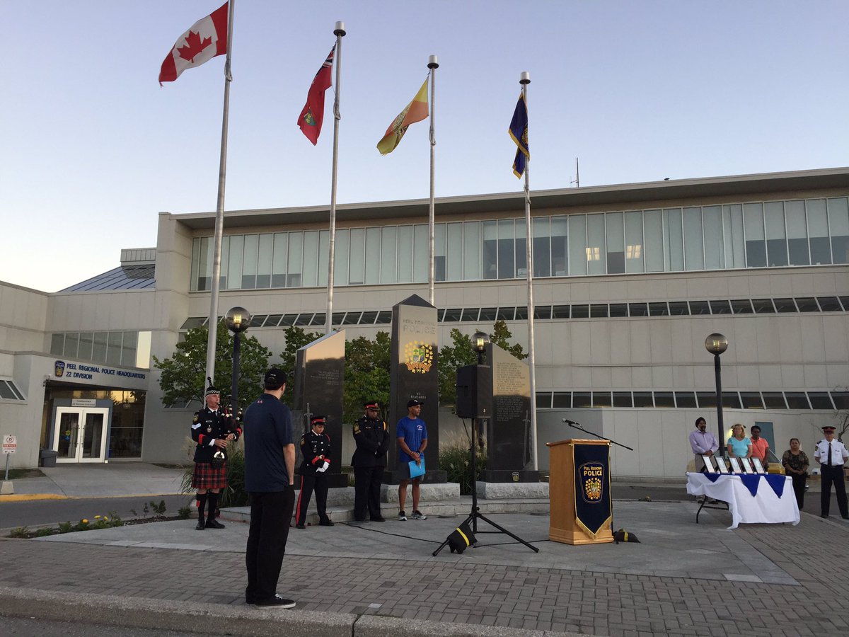 Peel Regional Police on Twitter "A moment of silence and the bagpipe