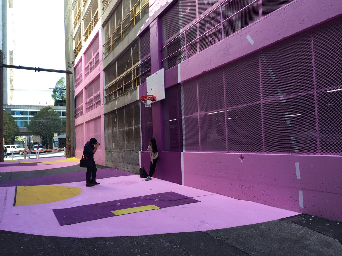 JuliaSuh_'s tweet photo. Sustained laneway use measure of success not just as one-off event. Looking good so far #popcrawl #placemakingweek https://t.co/6zwnslDdBp