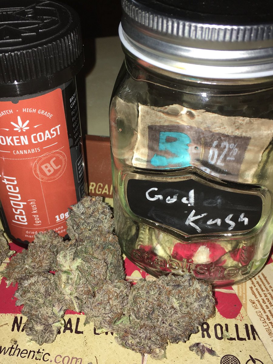 JodieDurham8's tweet photo. @brokencoastltd @liftcannabis @SnoopDogg @BovedaInc The ONLY way to store #MedicalCannabis #GodKush #BovedaPacks https://t.co/fRTRFsrNjB