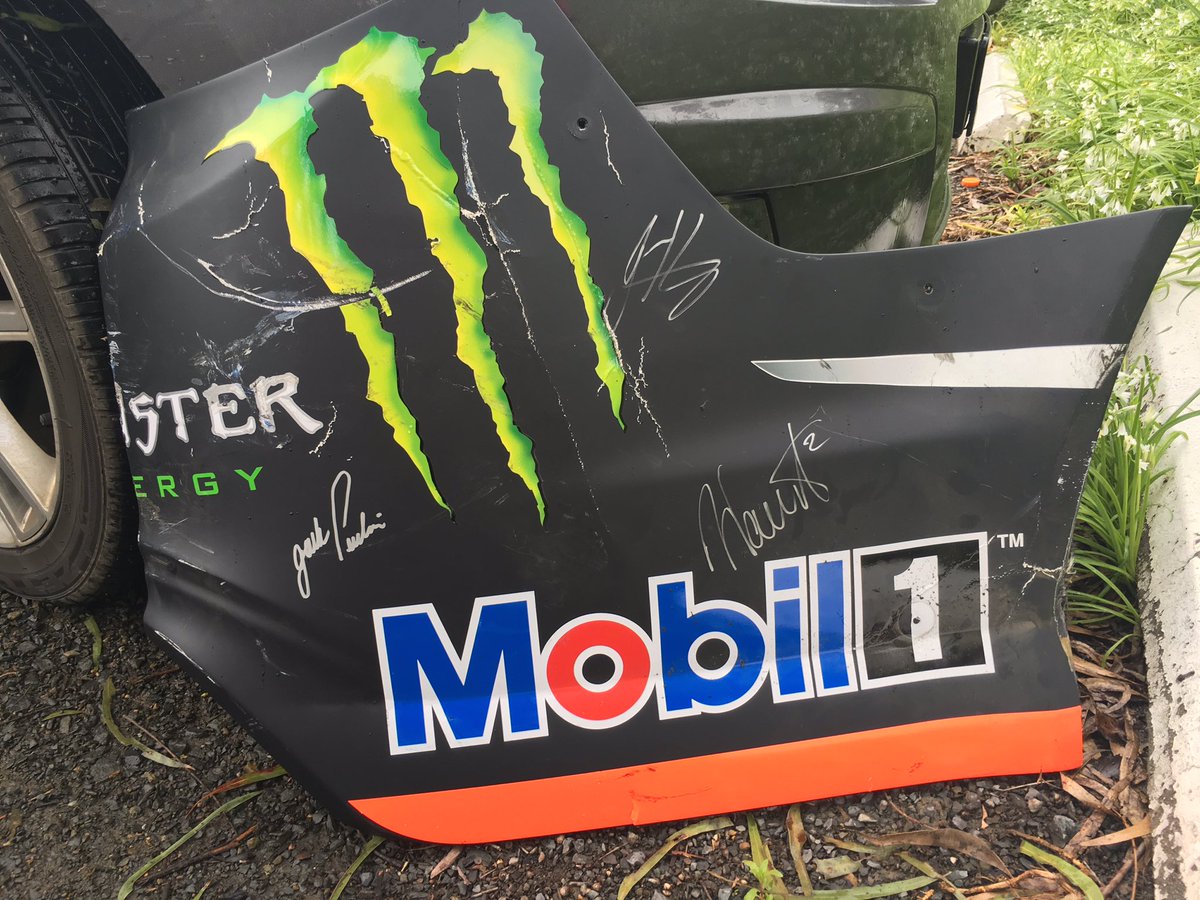 starsalign2016's tweet photo. Big thanks to @holden_racing for this Awsome panel for our auction on Friday night #starsalign #ticketsavailable 🌟💙🌟 https://t.co/nmw5z41kBo