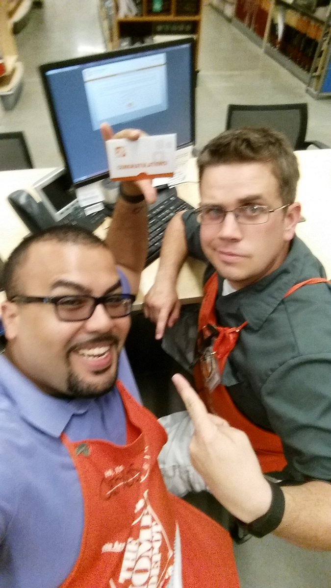 TrinidadActual's tweet photo. Presenting Mike with his Bronze Milestone award... #thisguyisgoingplaces #HD4129 https://t.co/wUCntZdeqP
