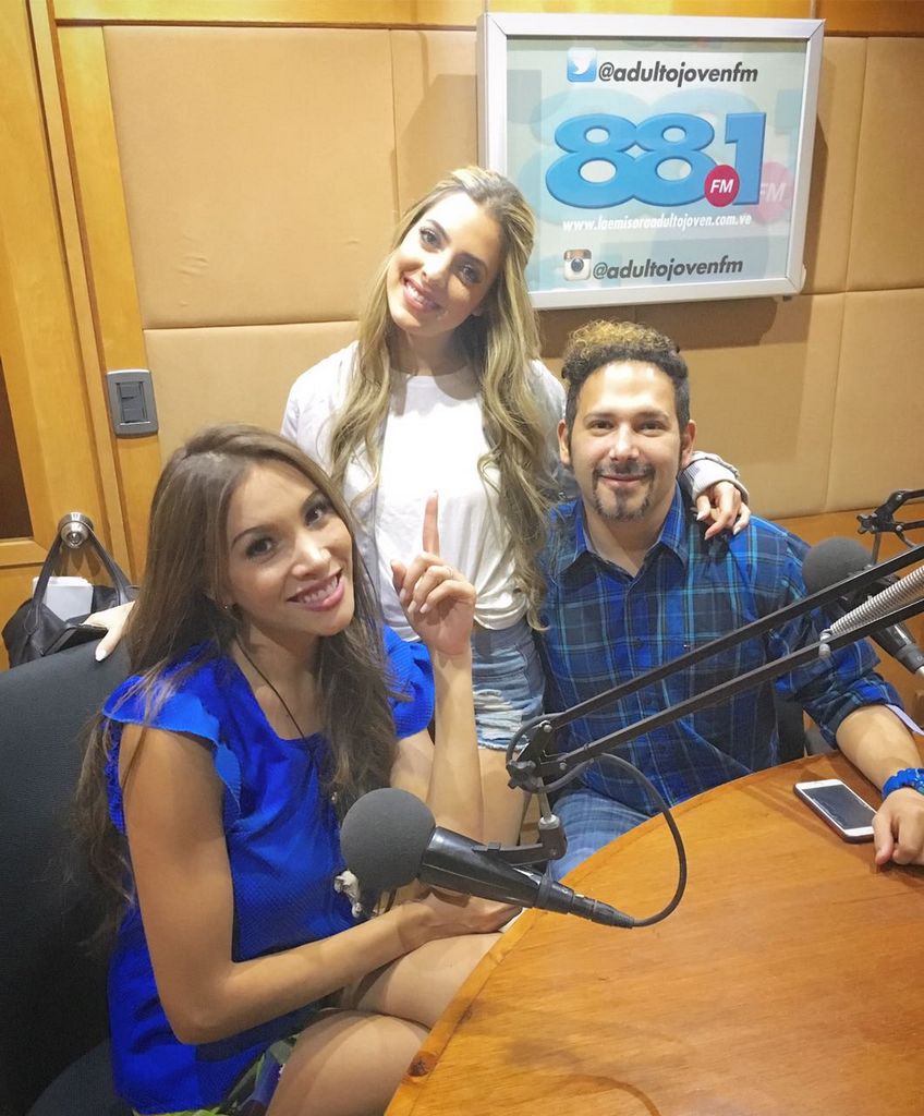 881GigaBlog's tweet photo. Estamos en vivo @AMAZINGBARBARA y @digberland con la talentosa cantante @CoriMusic #AlAire #Gigablog https://t.co/RC9nRbXJEu