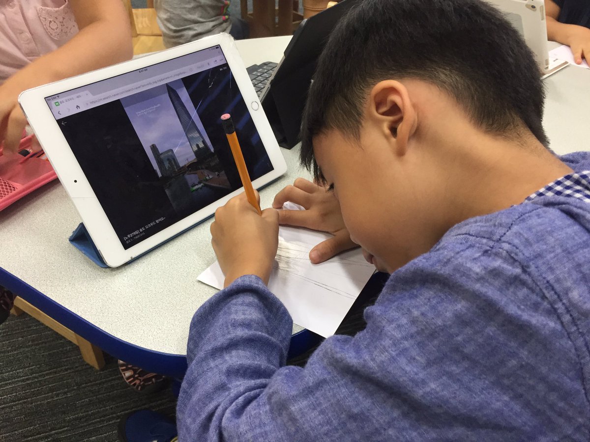 Sean4d's tweet image. #Class2B creating postcards for their new video pen pals from @ASMilan &amp;amp; @MsMunson_Gr2 as introductions! @Intl_Chadwick #GlobalEd #ASMCI