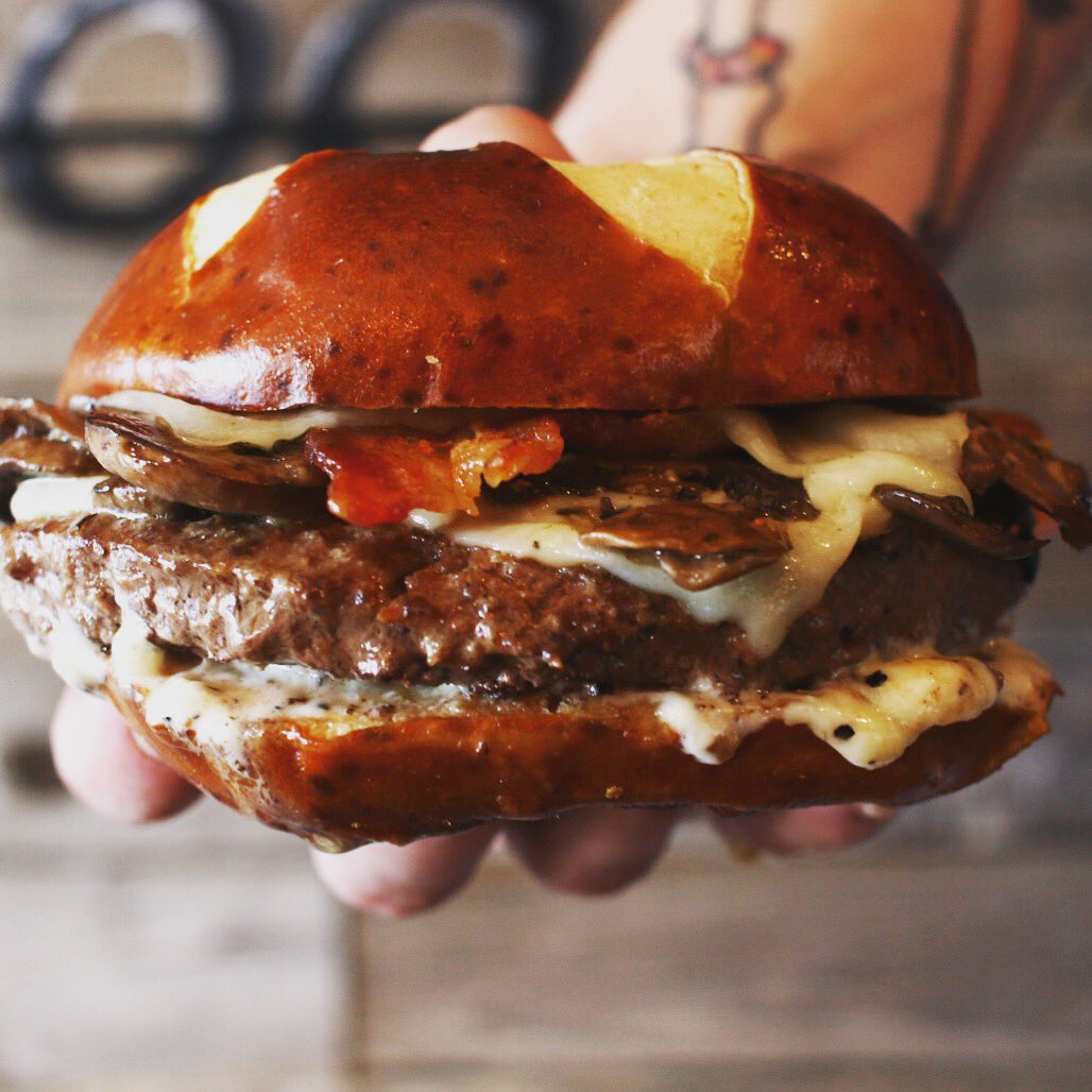 How we do a Bacon Mushroom Swiss. <a href="/BobsBurgersFOX/">Bob's Burgers</a> 
#Burgers #ICTDining