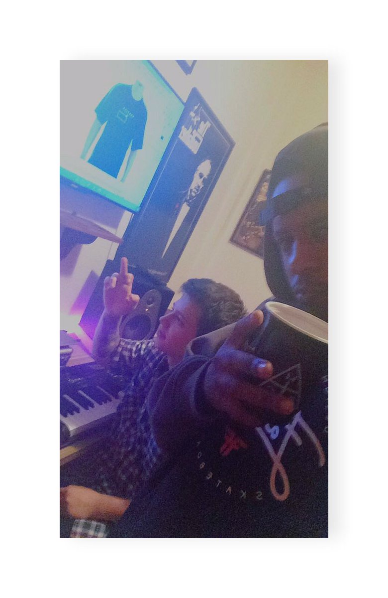 emersxxn's tweet photo. falakener meu produtor, tipo ladrão....
#mrecords #vrtrap https://t.co/emQZO5Zpv6