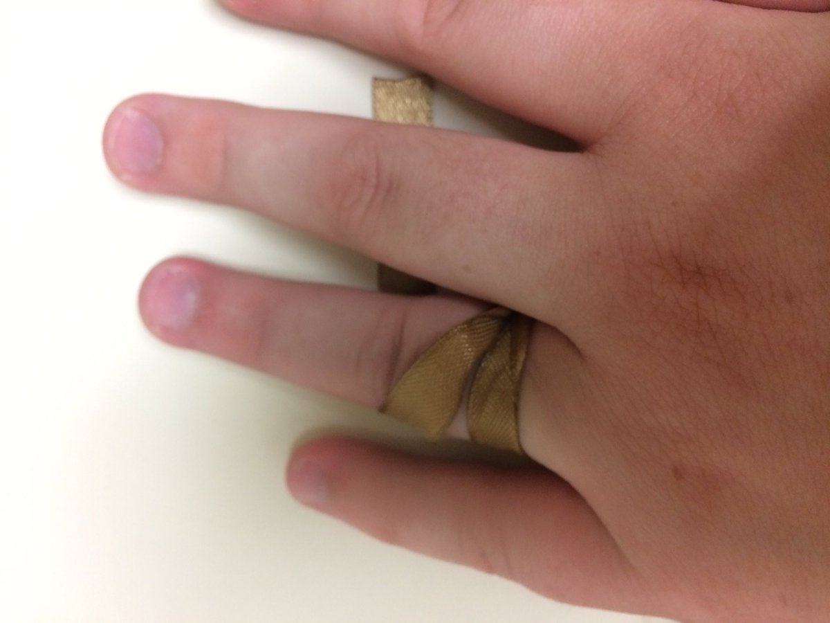 OrpheusInTheOvr's tweet photo. We're trying the knot! #alwayscarrysting #forbrokeninstruments #songinspiration #L203NB https://t.co/fD5dktleoo